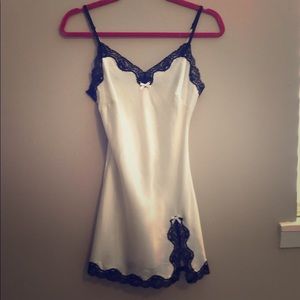 VS black and white night gown